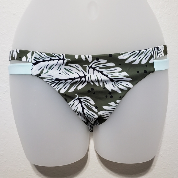 Quintsoul Bikini Bottom: Embrace Leaves  light blu - Picture 1 of 4